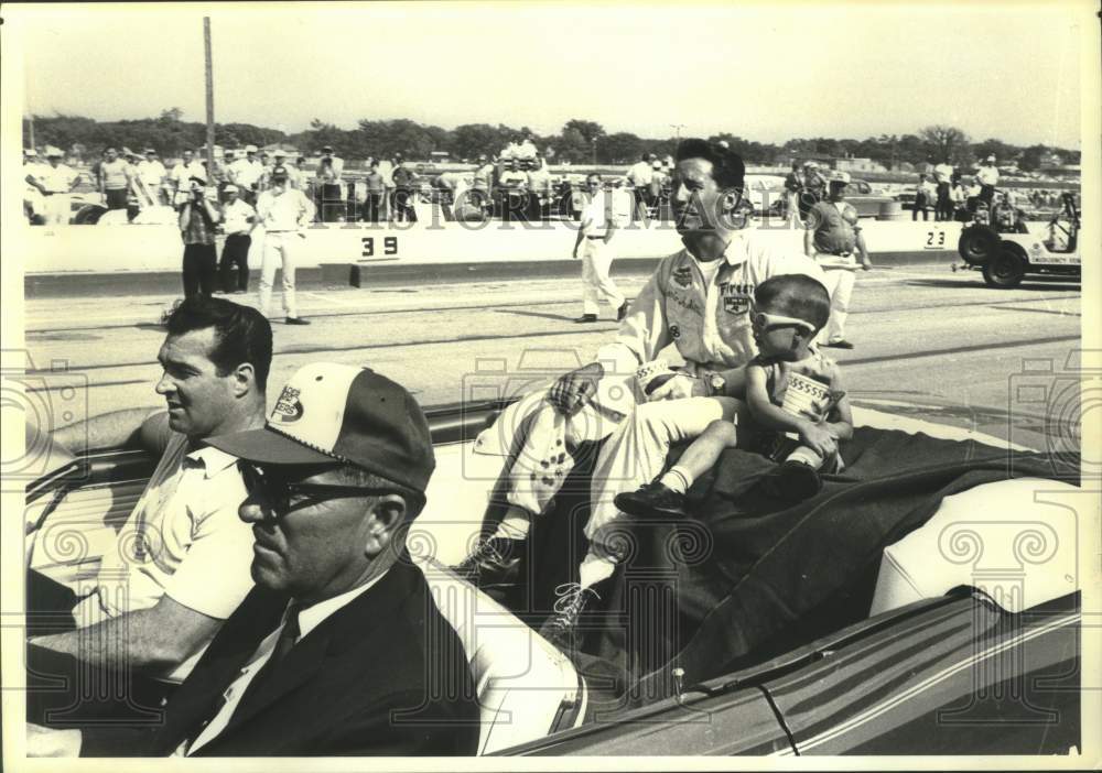 1966 Press Photo Racing Driver Mario Andretti with son Michael after race win- Historic Images