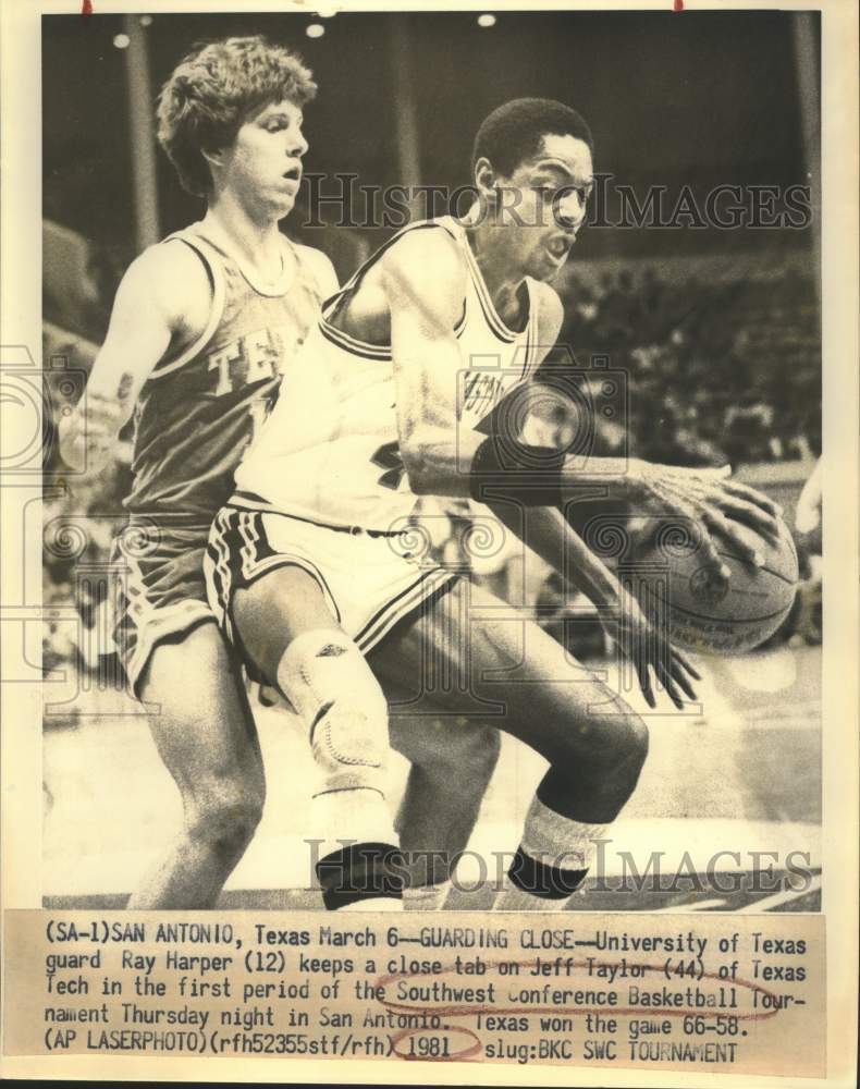 1981 Press Photo Basketball Players Ray Harper and Jeff Taylor in game- Historic Images