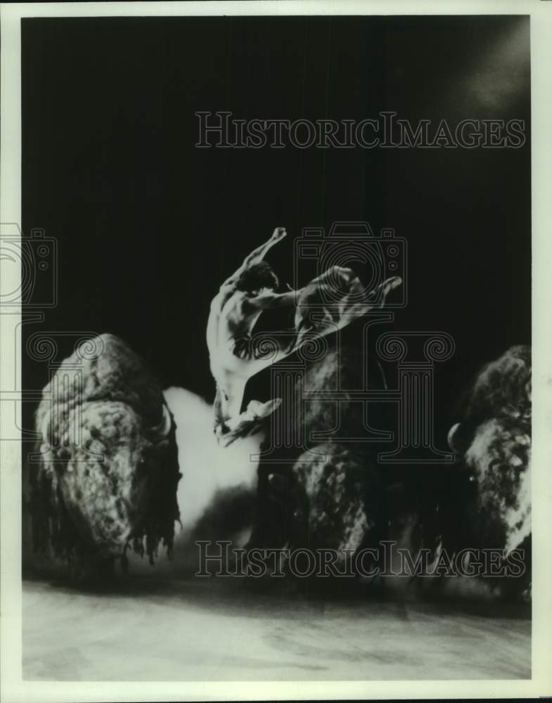 1984 Press Photo Dancer Antonio Lopez in Ballet &quot;A Song for Dead Warriors&quot;- Historic Images