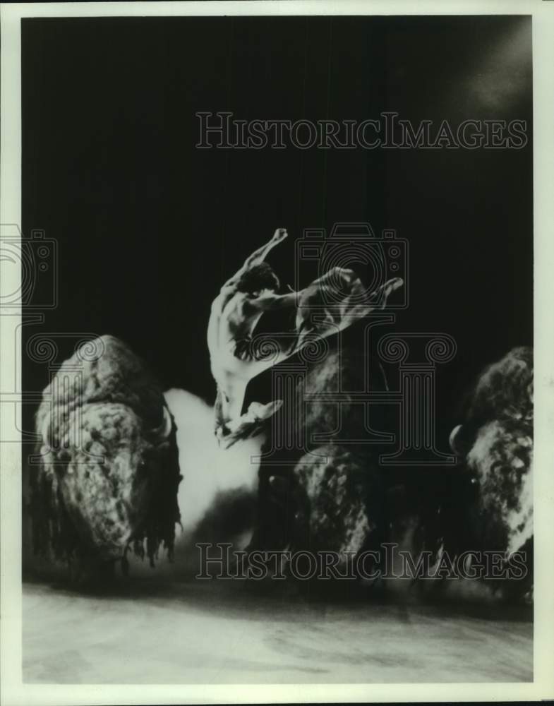1984 Press Photo Dancer Antonio Lopez in Ballet "A Song for Dead Warriors"- Historic Images