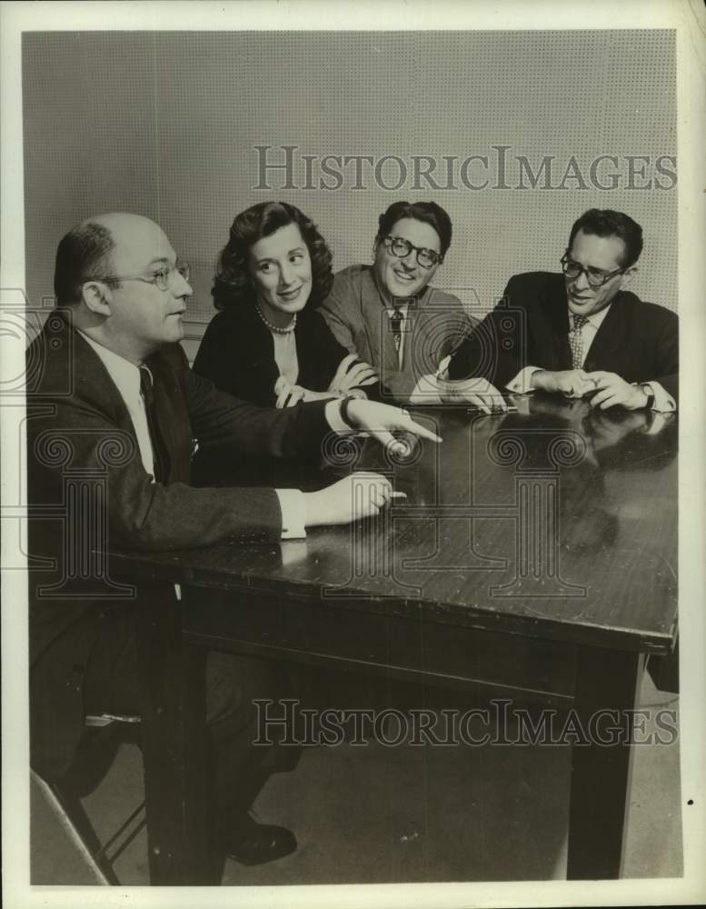 Press Photo "The Name's the Same" emcee Robert Q. Lewis with Panel Members- Historic Images