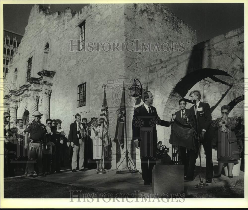 1986 Press Photo Tennessee Governor Lamar Alexander and Russell Hippe at Event