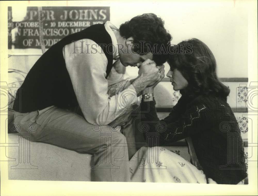 1974 Press Photo Actors Michael Ontkean and Kate Jackson in scene - sax04038