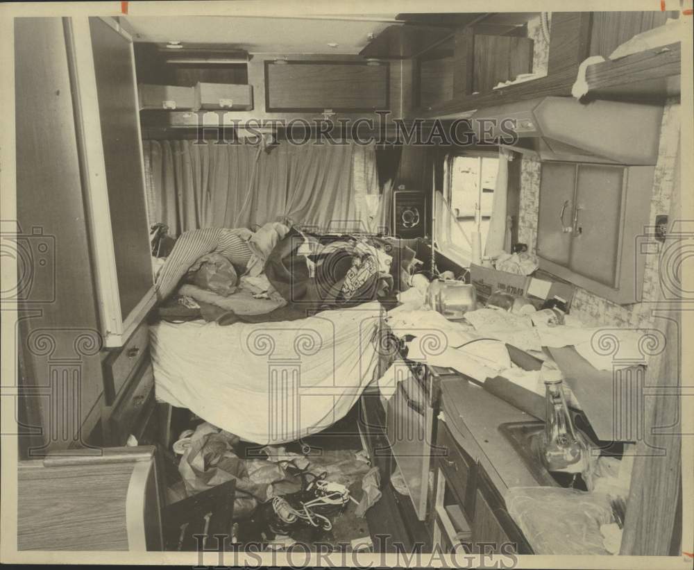 1979 Press Photo Ira Attebery's motor home in state of disrepair - sax04459