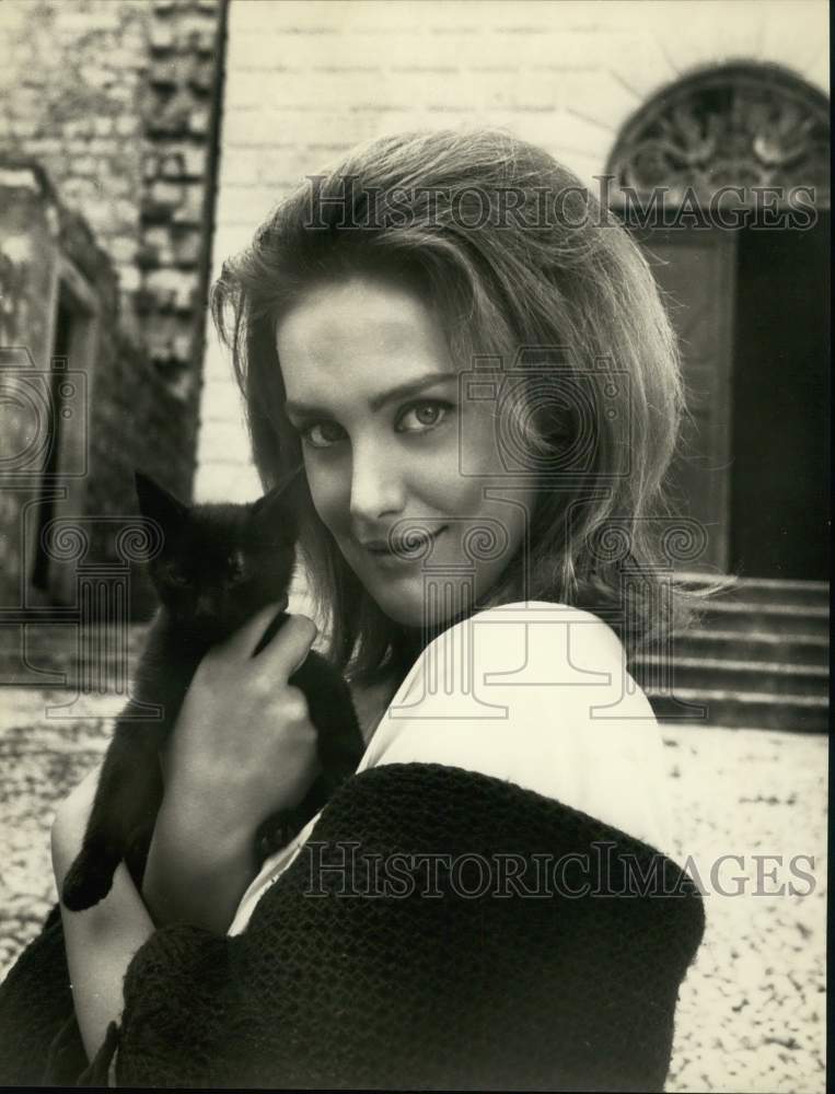 Press Photo Mia Massini, Movie Star form Yugoslavia - sax04986