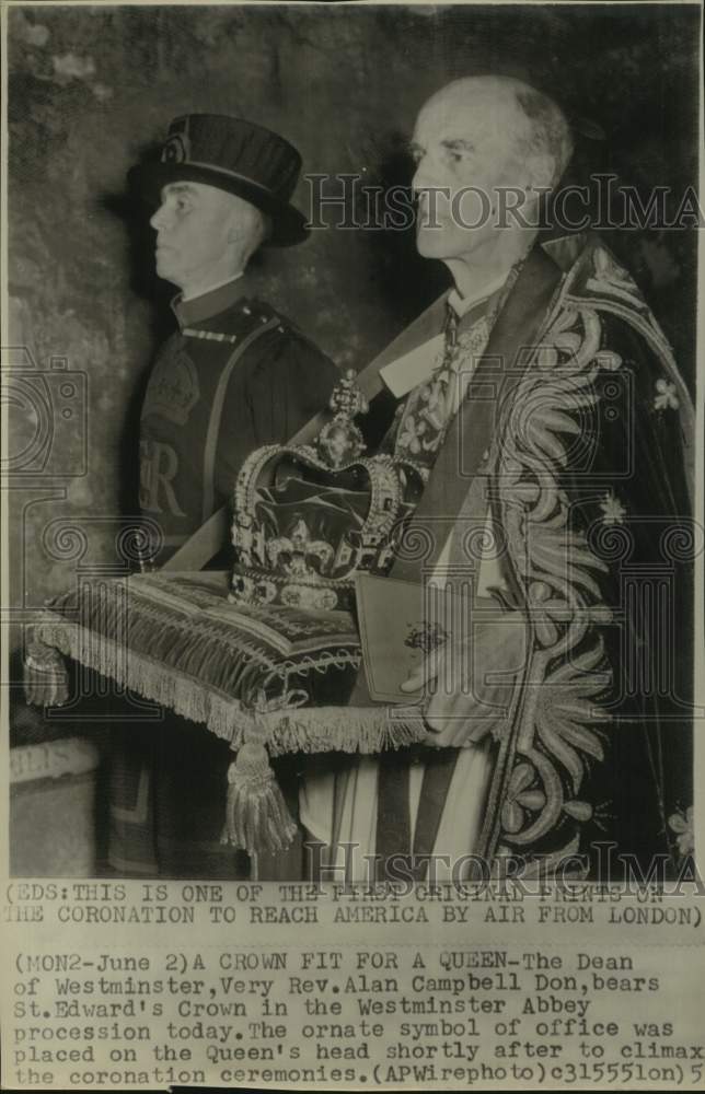 1953 Press Photo The Dean of Westminster and Other with St. Edward's Crown