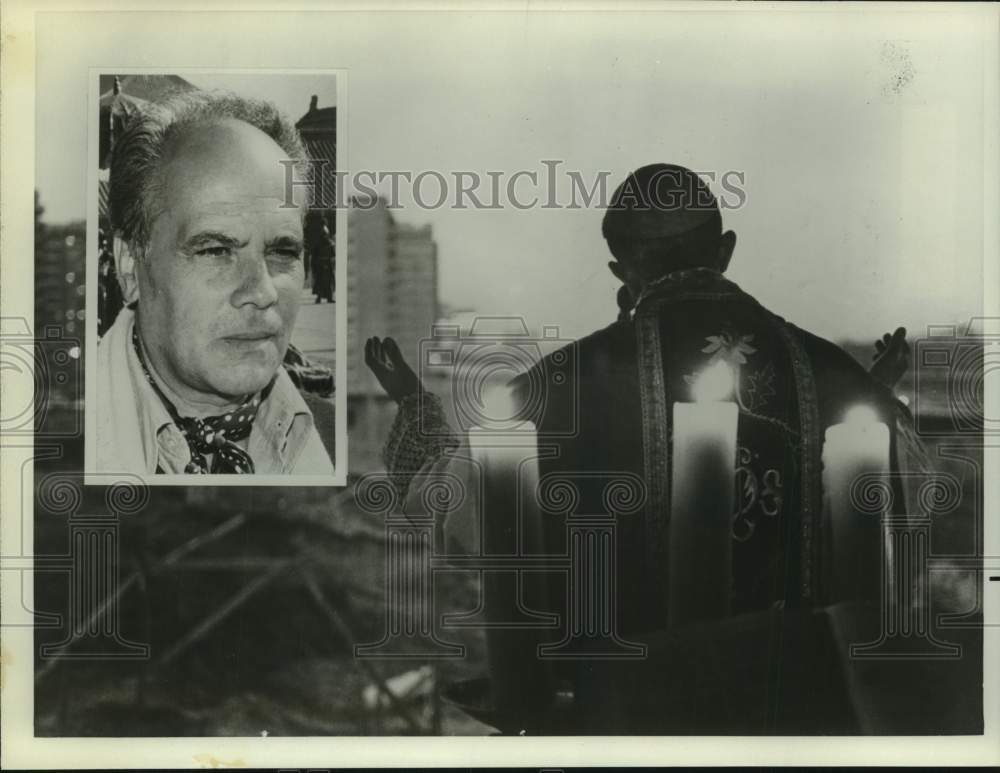 1981 Press Photo Actor Cezary Morawski in From A Far Country, Pope John Paul II- Historic Images