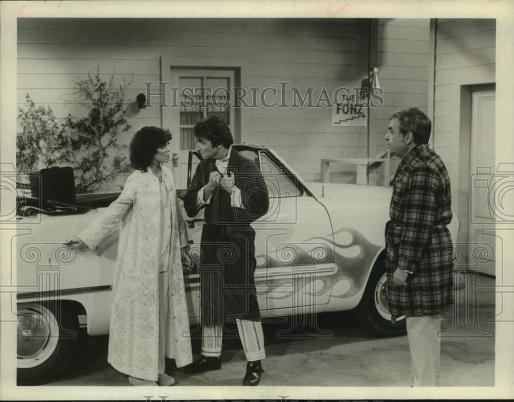 Press Photo Actors Erin Moran and Henry Winkler in "Happy Days" - sax07154- Historic Images