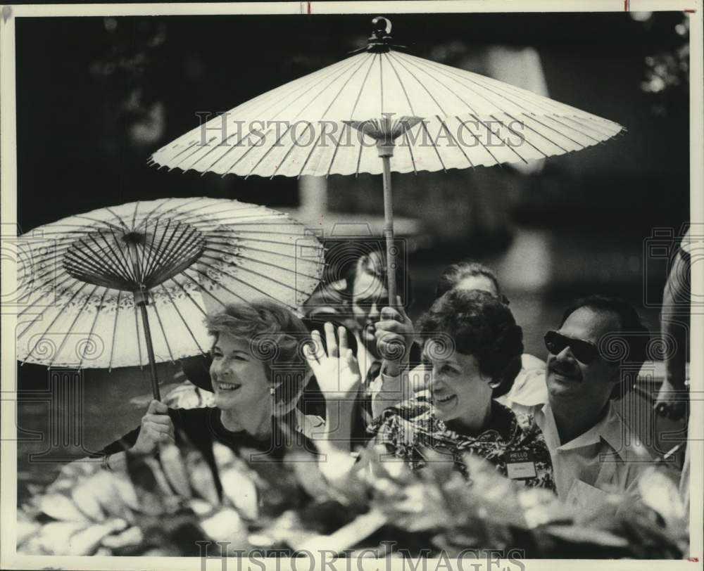 1977 Press Photo Second Lady Joan Mondale at San Antonio Event with Conrad True
