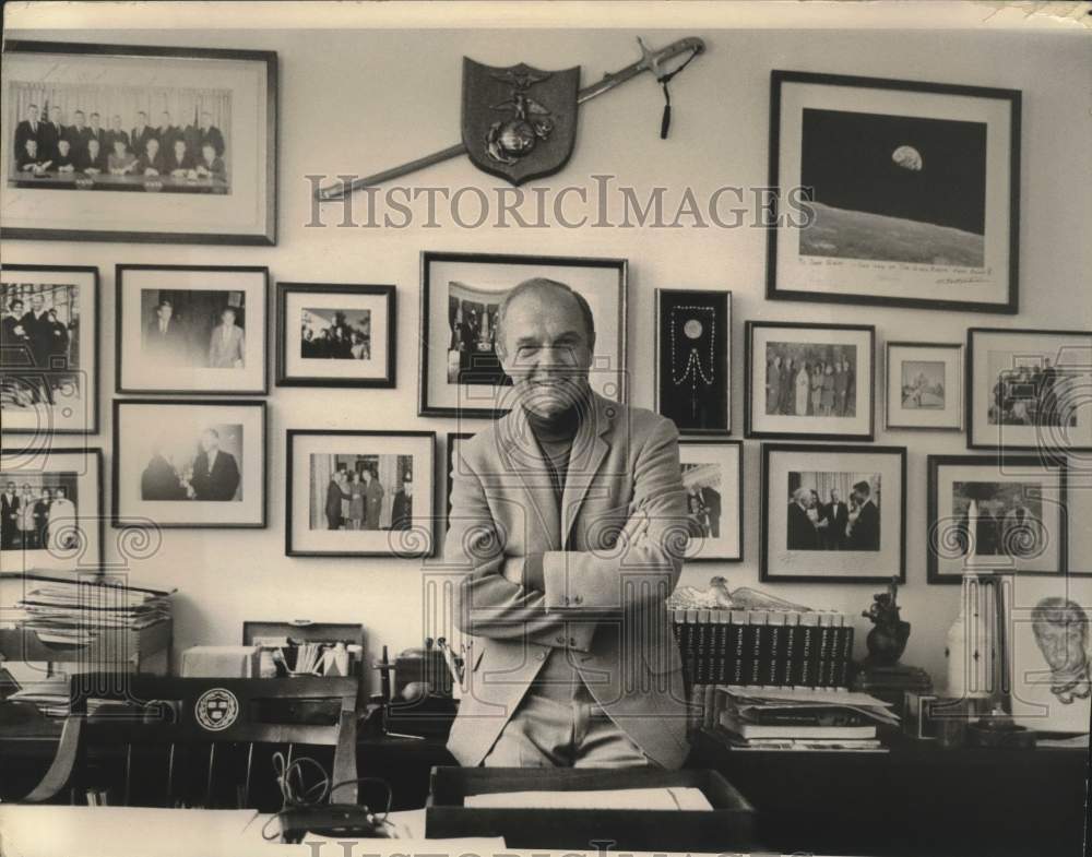 1972 Press Photo Astronaut John Glenn at Columbus, Ohio Office - sax08434