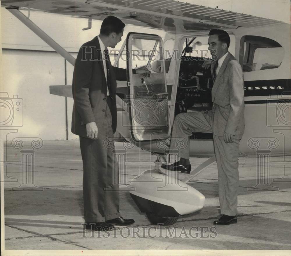 1958 Press Photo Edgar Fear and Ray Custer with Plane - sax08442