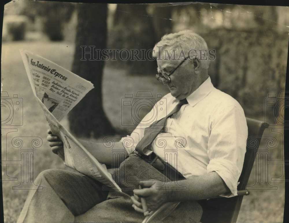 Press Photo Politician John Nance Garner Reading San Antonio Express Paper
