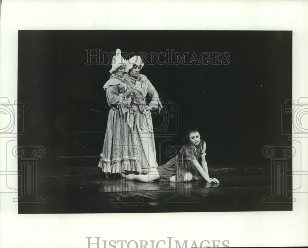 1982 Press Photo Houston Ballet Dancers in "Cinderella" Scene - sax08595