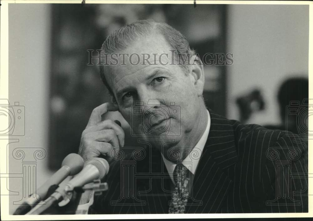 1989 Press Photo James Baker, Secretary of State at House Committee Hearing