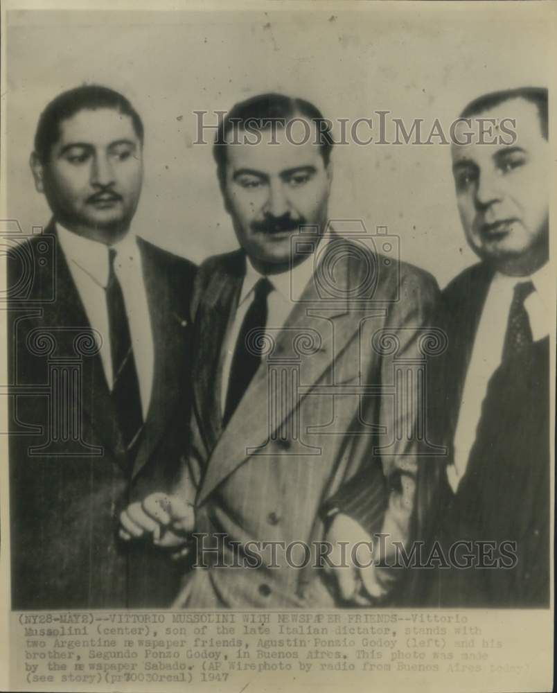 1947 Press Photo Italian Dictator's Son & Argentine Newspaper Friends, Argentina