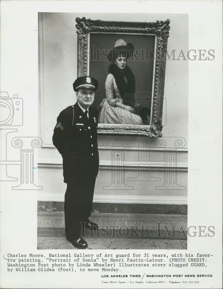 Press Photo Charles Moore, National Gallery of Art Guard with Portrait of Sonia- Historic Images