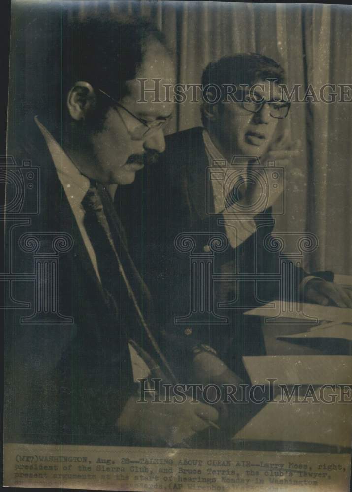 Press Photo Larry Moss and Lawyer Bruce Terris in Washington, D.C. at hearing- Historic Images