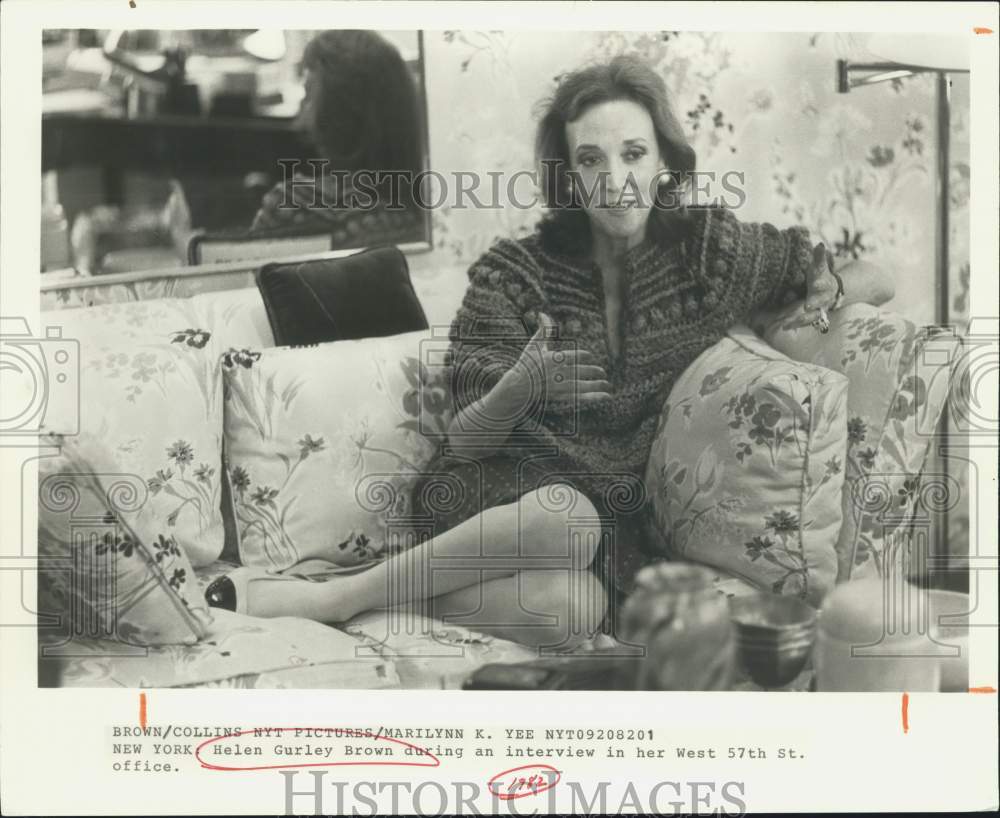1982 Press Photo Helen Gurley Brown during an interview, New York - sax10042