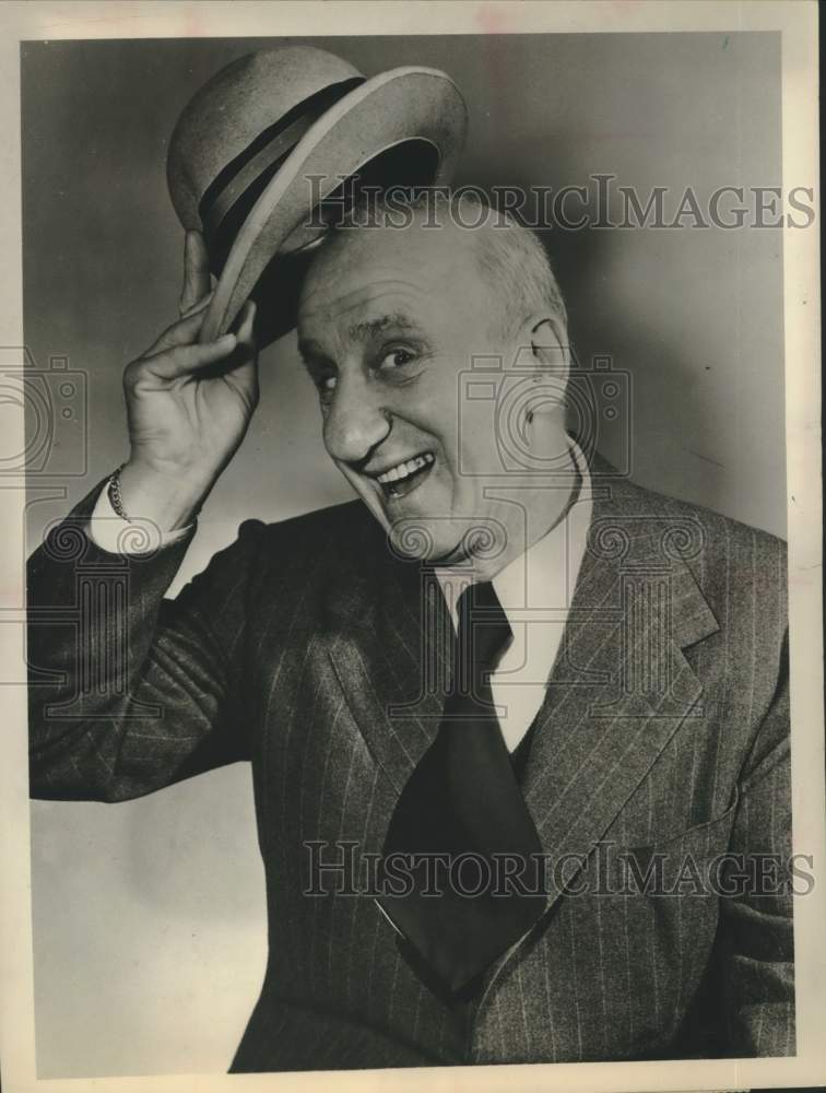 1964 Press Photo Singer &amp; Comedian Jimmy Durante Tips His Hat - sax10115- Historic Images