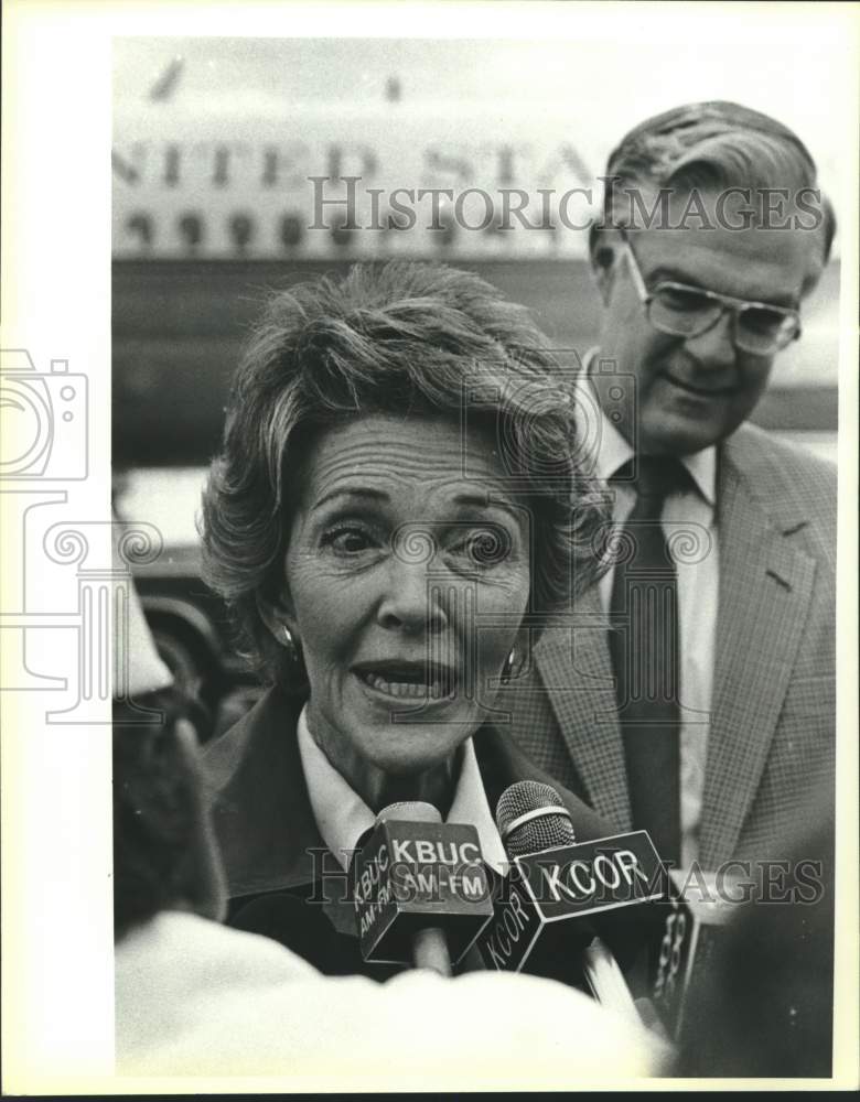 1984 Press Photo Nancy Reagan and Henry Van Archer, Kelly Air Force Base, Texas- Historic Images