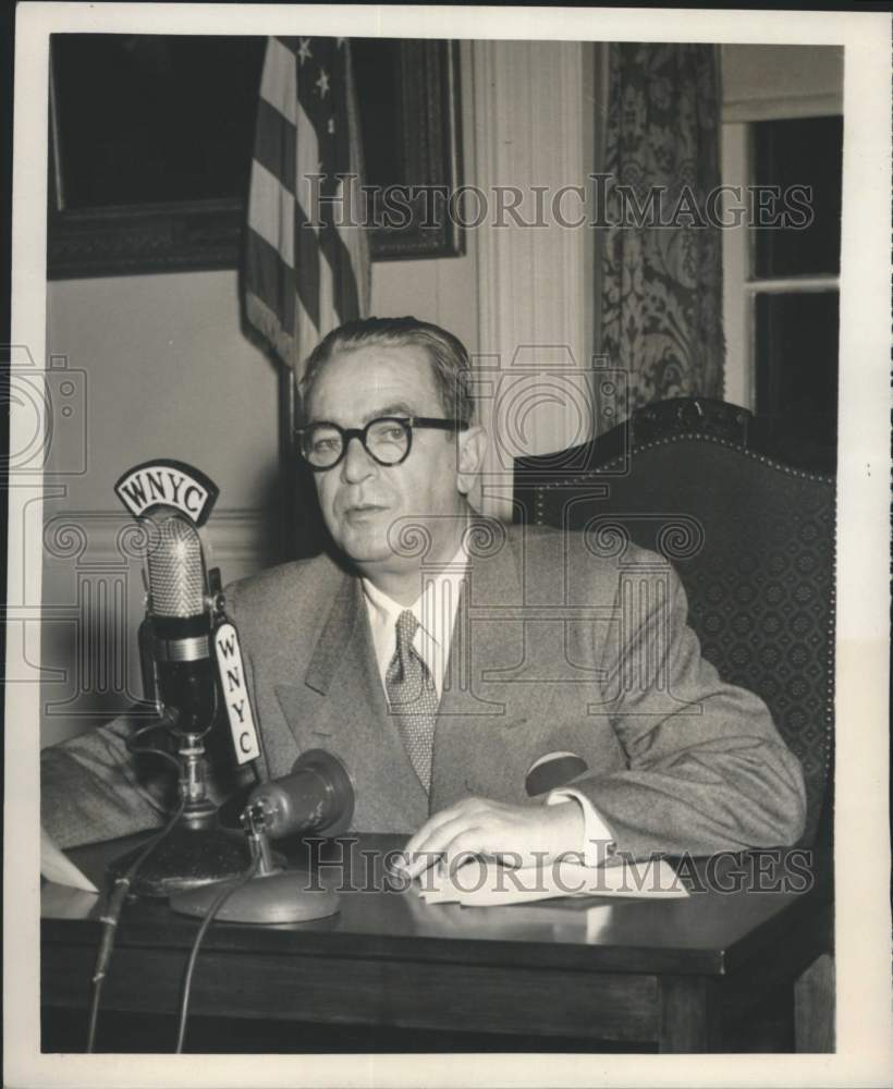 1949 Press Photo Mayor William O'Dwyer, talking about taxi strike, New York- Historic Images