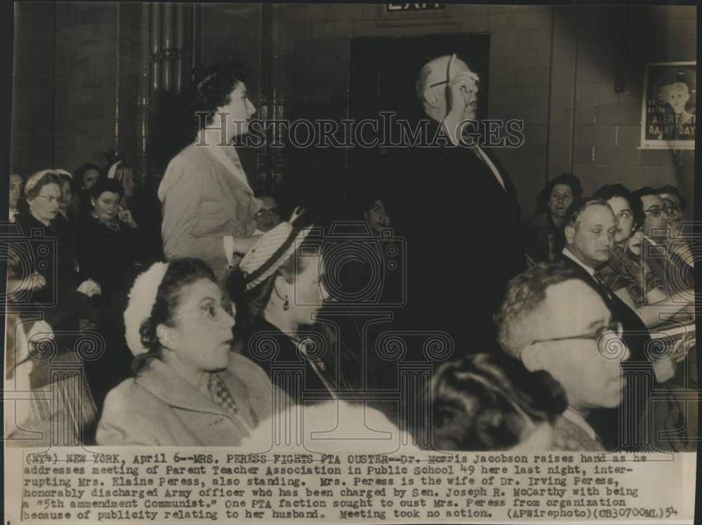 1954 Press Photo Elaine Peress, wife of Army officer Irving Peress, New York- Historic Images