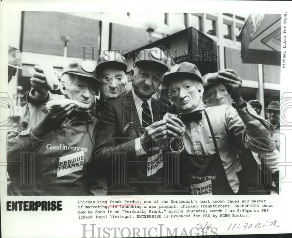 Press Photo Food Manufacturer Frank Perdue & Masked Men Eat Chicken Frankfurters- Historic Images