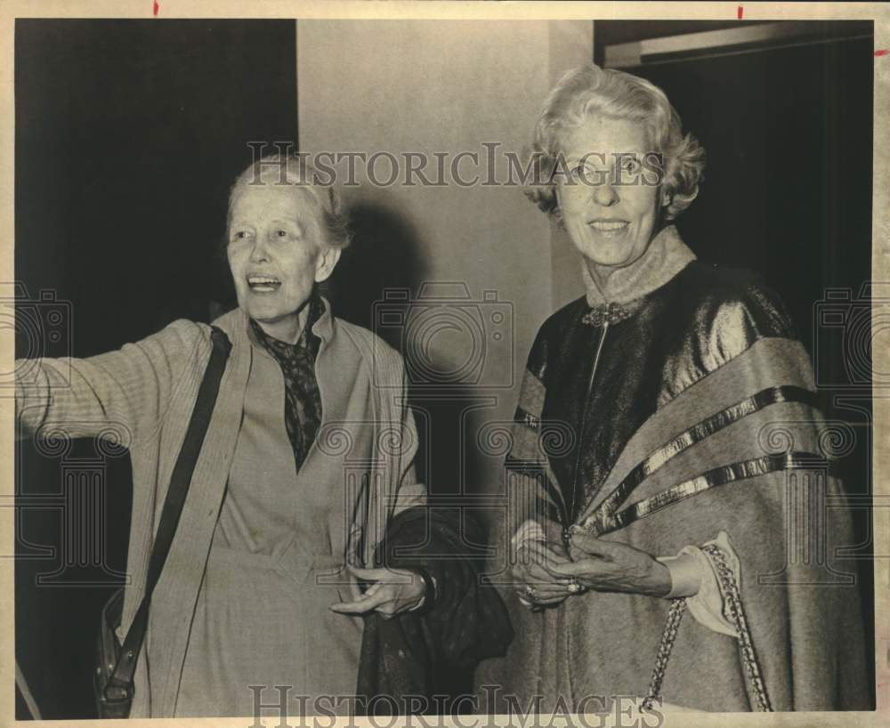 1982 Press Photo Mrs. John DeMenil with Mrs. Georges Pompidou - sax11271- Historic Images