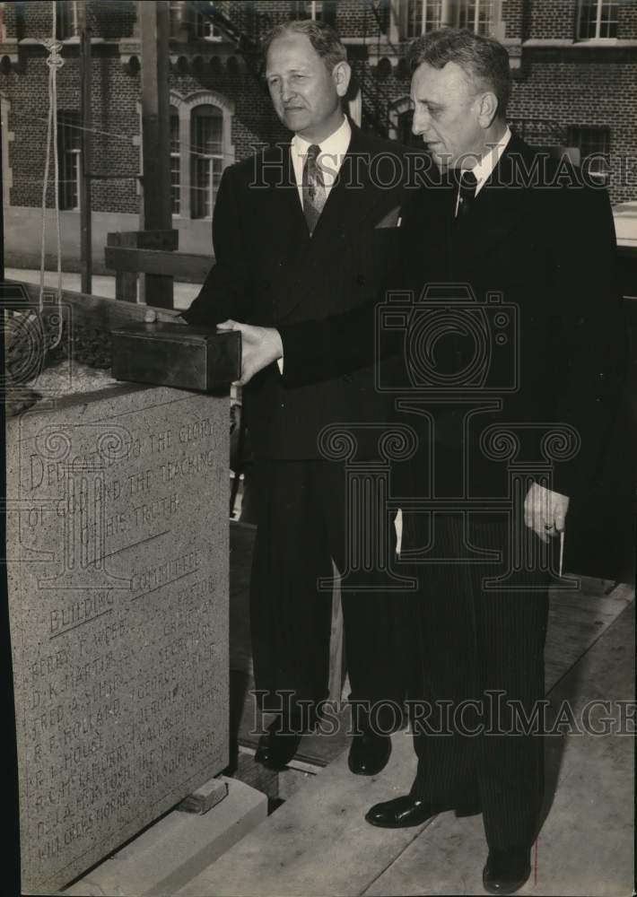 1941 Press Photo R . L. House, Reverend Perry F. Webb at cornerstone dedication- Historic Images