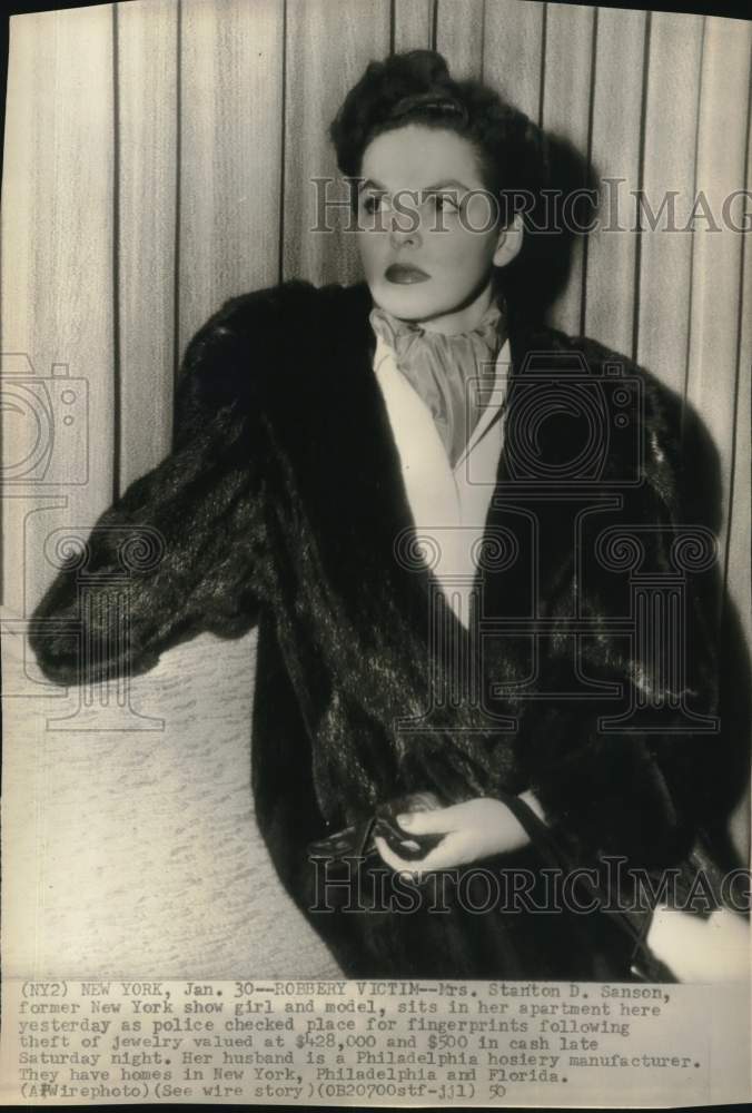 1950 Press Photo Robbery Victim Mrs. Stanton D. Sanson in New York Apartment- Historic Images