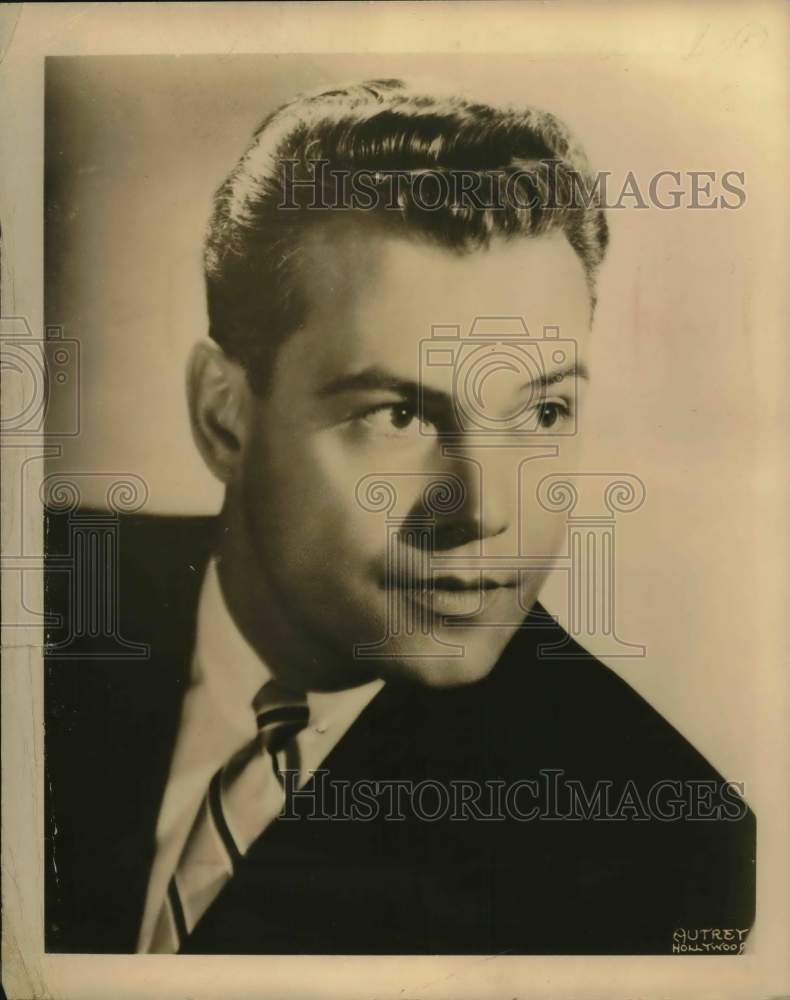 1957 Press Photo Make-up artist Paul Rachette - sax12291- Historic Images