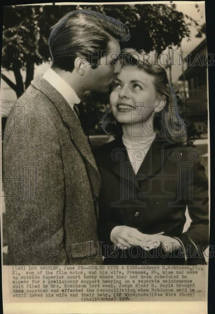 1954 Press Photo Edward Jr. &amp; Frances Robinson Kiss, Make-Up in Los Angeles- Historic Images