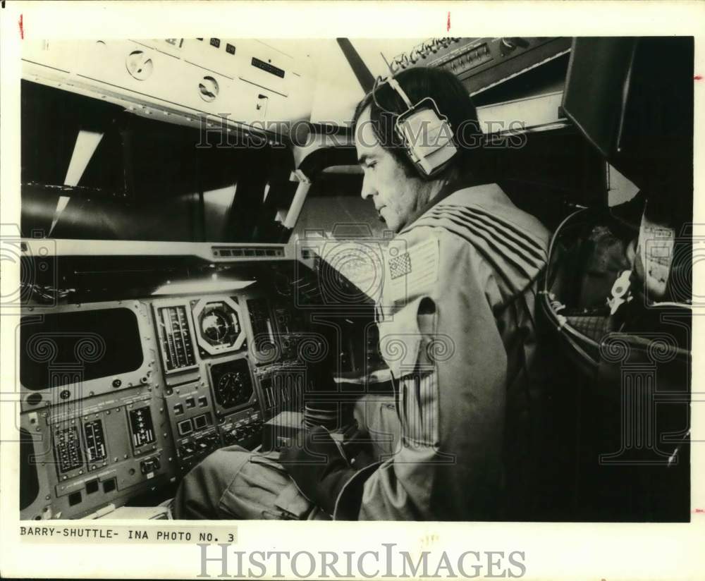 Press Photo Astronaut John Young at the controls of shuttle - sax12726- Historic Images