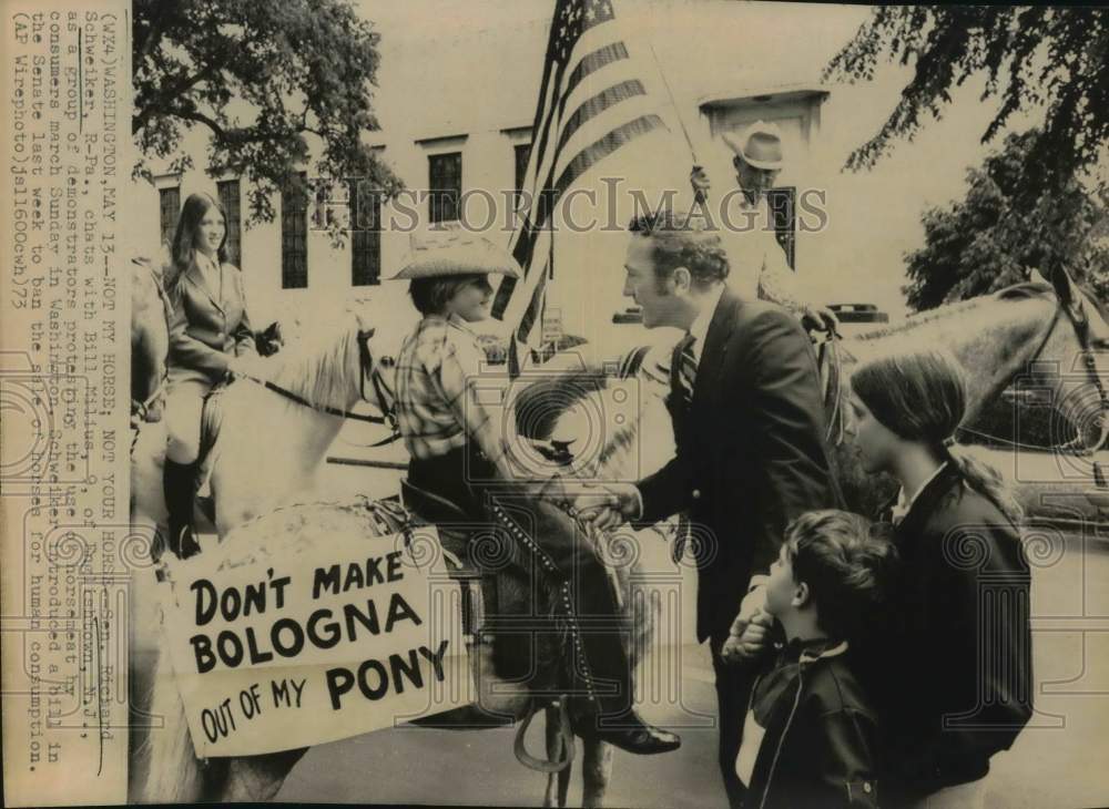 1973 Press Photo Demonstrators protest sale of horses for human food, Washington- Historic Images