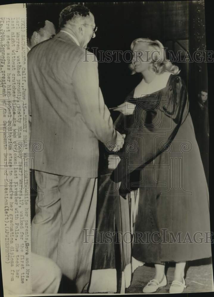 1951 Press Photo Governor & Family Watch Daughter Graduate, Sacramento