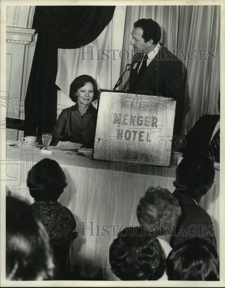 1978 Press Photo First Lady Rosalynn Carter &amp; Bob Krueger at Menger Hotel- Historic Images