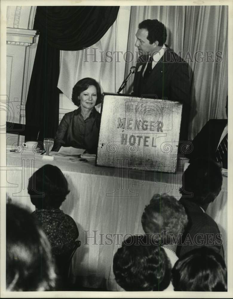 1978 Press Photo First Lady Rosalynn Carter & Bob Krueger at Menger Hotel- Historic Images