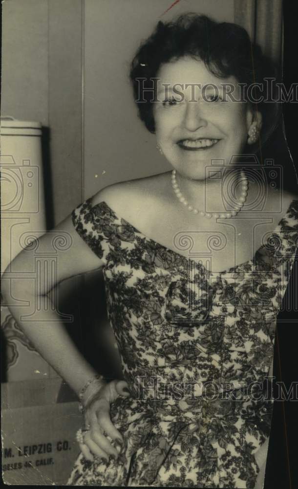 Press Photo Hollywood Columnist Louella Parsons - sax13980- Historic Images