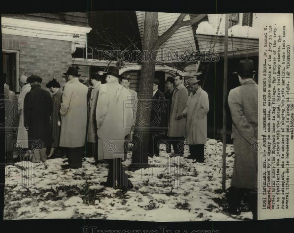 1954 Press Photo Dr. Samuel Sheppard, Deputies &amp; Jury at Cleveland Crime Scene- Historic Images