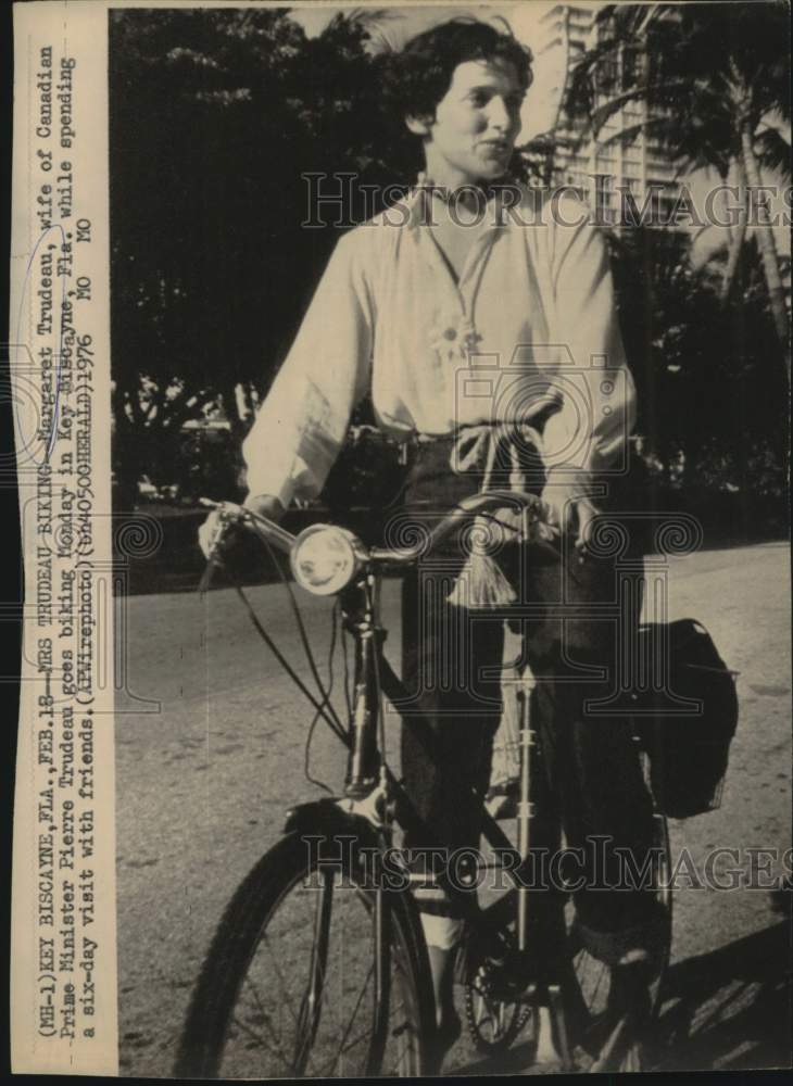 1976 Press Photo Margaret Trudeau biking around Key Biscayne, Florida- Historic Images