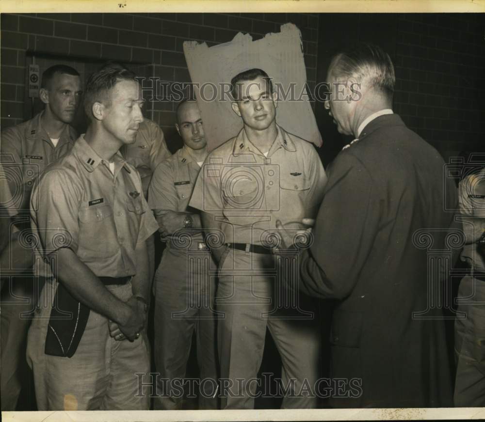 Press Photo Astronaut Captain David Scott speaking with his colleagues- Historic Images