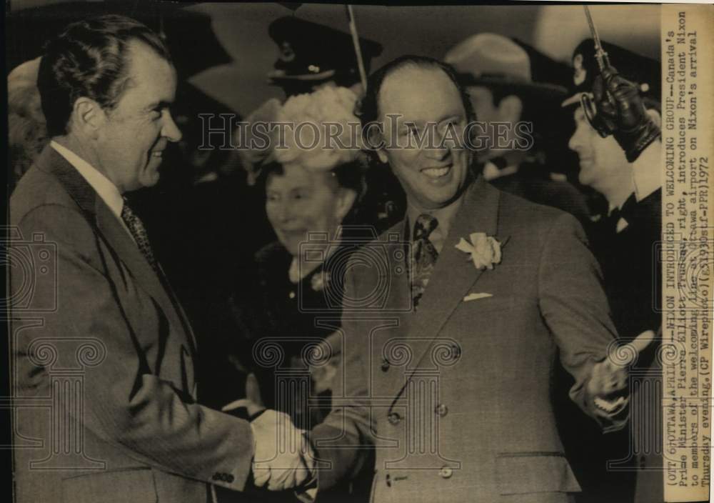 1972 Press Photo Canada's Pierre Trudeau introduces Nixon at Ottawa airport