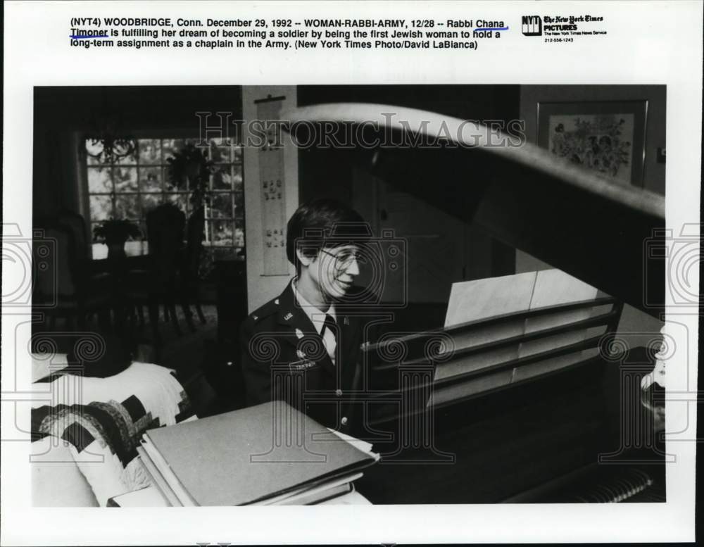 1992 Press Photo Rabbi Chana Timoner, First Jewish woman in the Army - sax15397