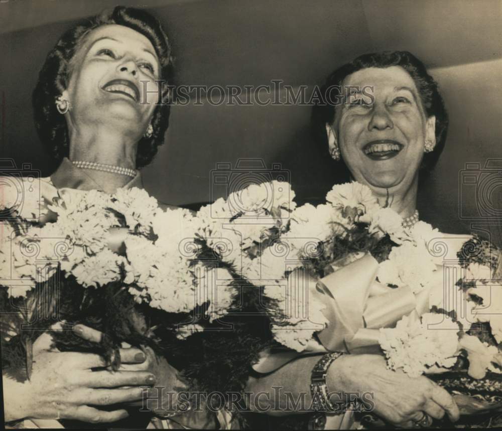 1956 Press Photo Mrs. Nixon and Mrs. Eisenhower hold bouquets of flowers.- Historic Images