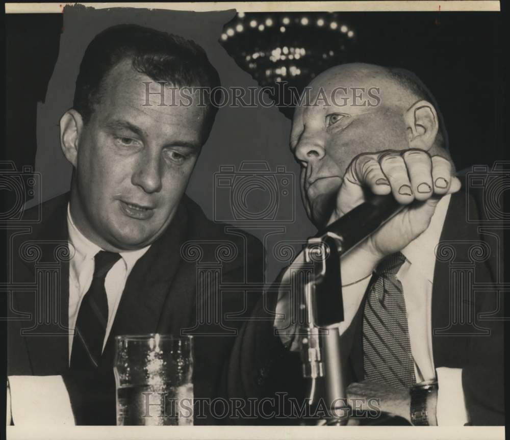 1958 Press Photo Attorney Edward Bennett Williams and client Dave Beck confer- Historic Images