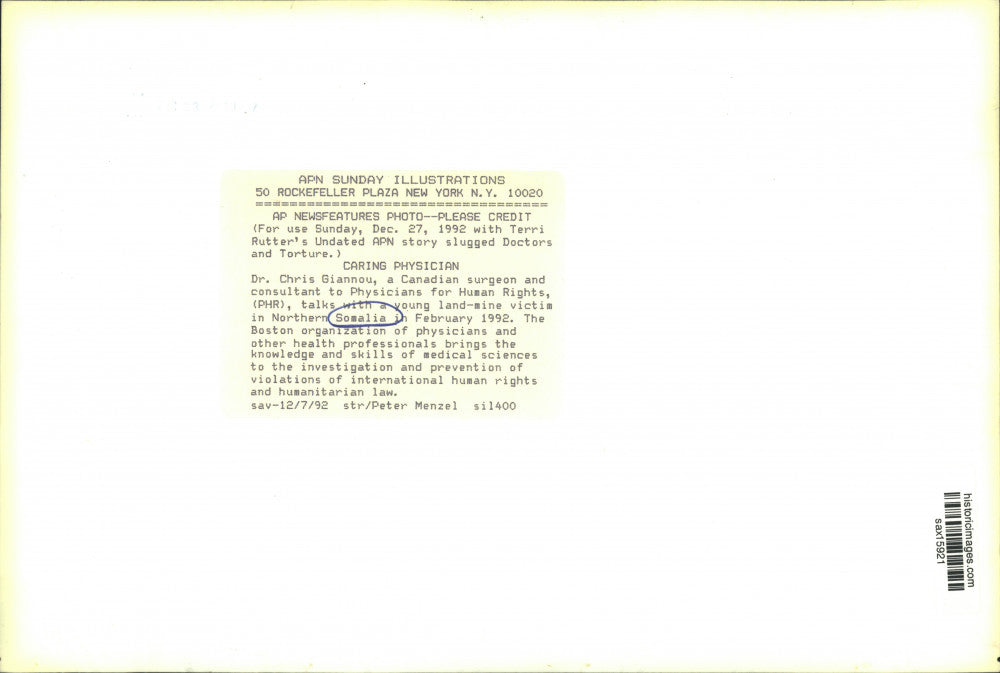 1992 Press Photo Dr. Chris Giannou talking with a landmine victim in Somalia