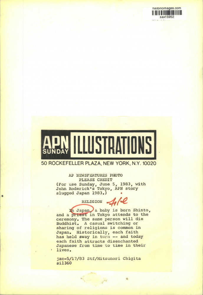 1983 Press Photo Japan-Priest in Tokyo attends to an infants' Shinto ceremony