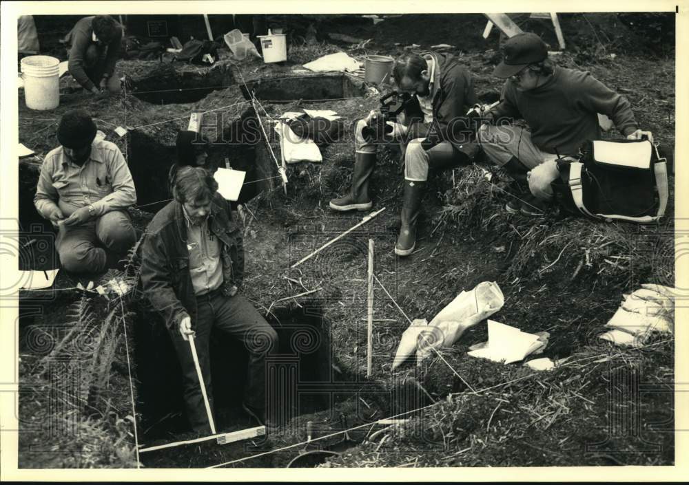 1987 Press Photo Archaeological site at Tlingit Yakutat, Alaska Indian village.- Historic Images