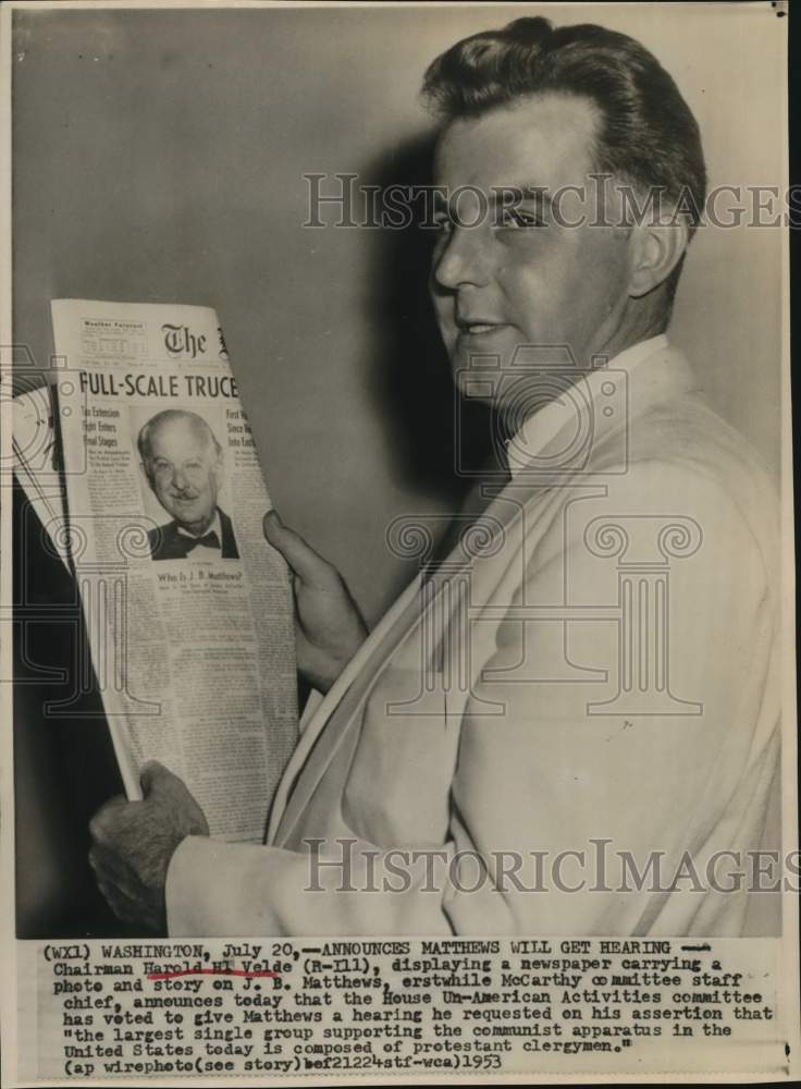 1953 Press Photo Harold Velde holds newspaper with story on J.B. Matthews- Historic Images