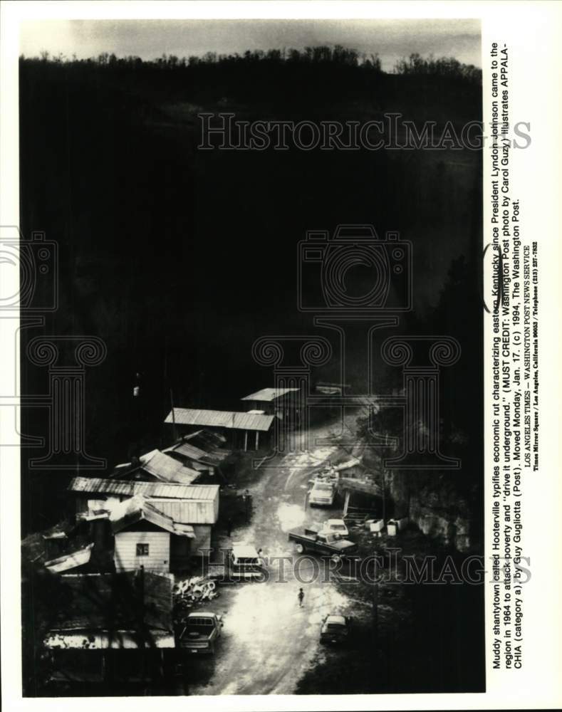 1994 Press Photo Kentucky's muddy shantytown called Hooterville - sax17538- Historic Images